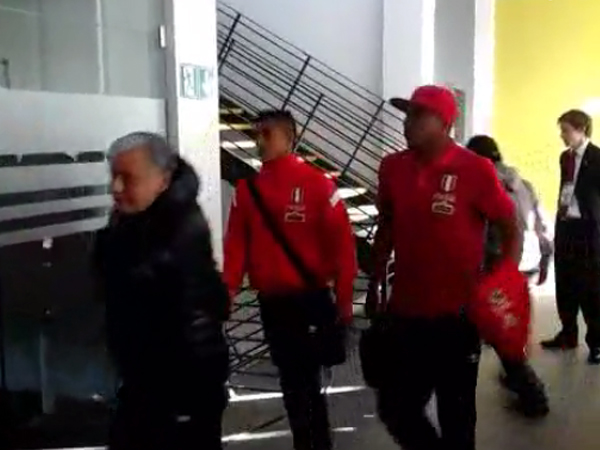 Chile vs. Perú: “Bicolor” llegó al estadio Elías Figueredo en medio de tranquilidad 