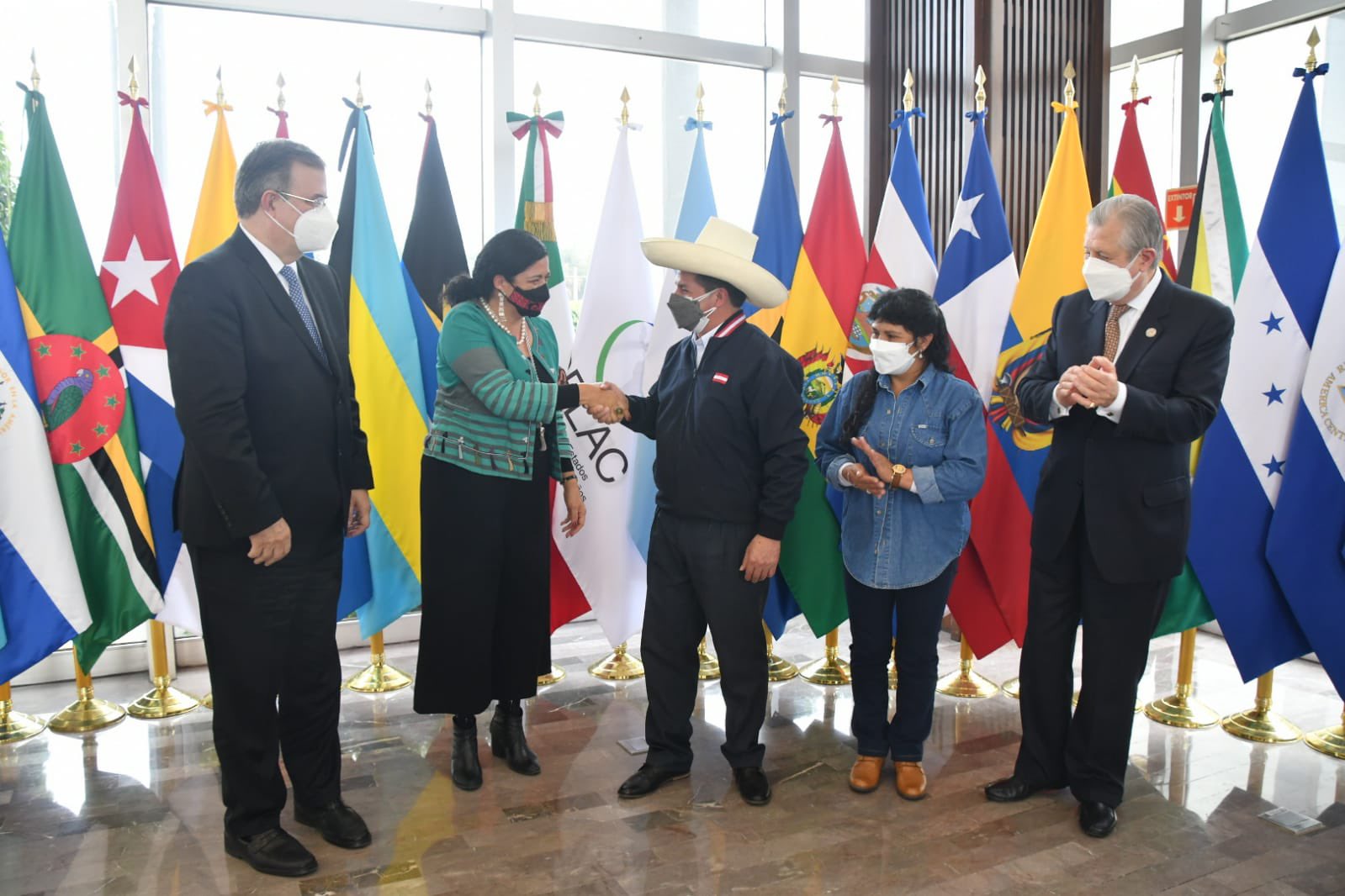 Primera dama, Lilia Paredes recibe apoyo tras críticas a su ropa en evento internacional