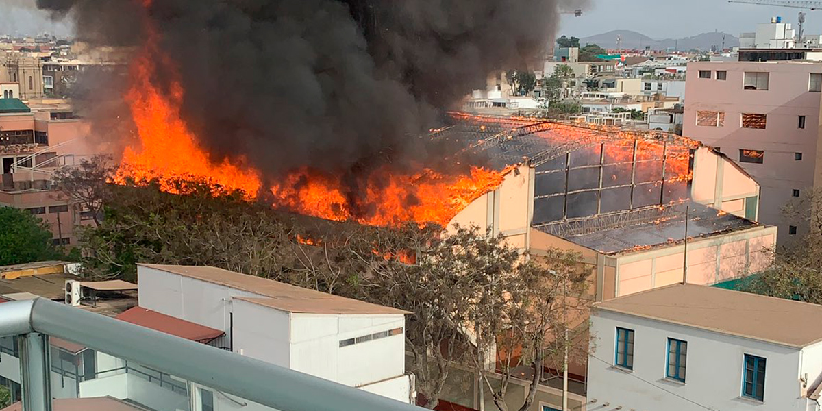 Barranco: se reportó incendio en el colegio Santa Rosa 