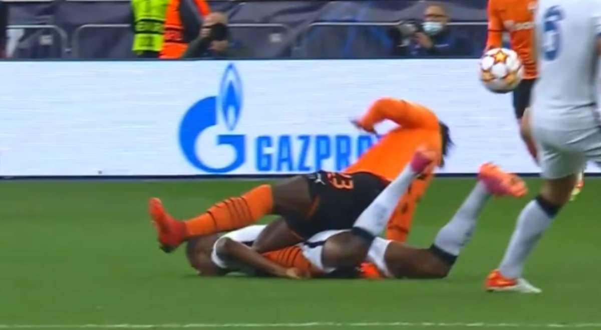 Espeluznante lesión de Traoré durante el Inter vs Shakhtar 