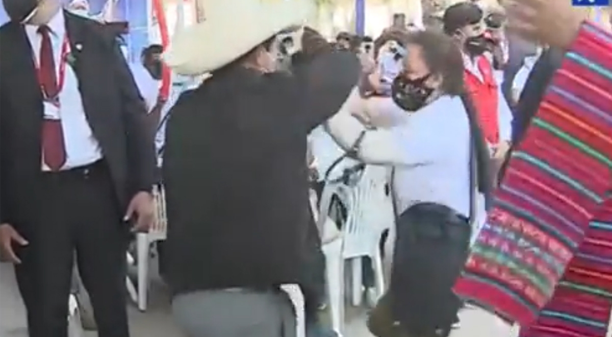 Pedro Castillo es viral en redes por bailar en su visita a feria en Huaycán