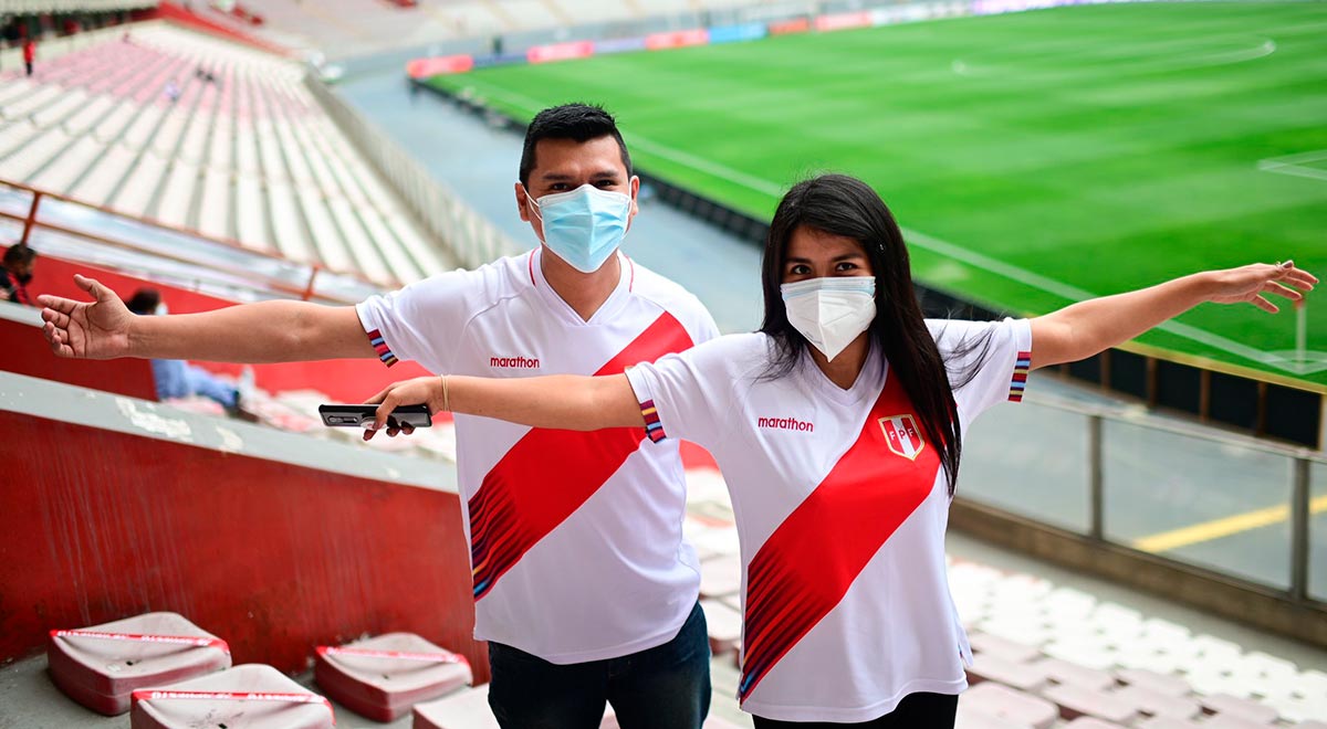 Peru vs. Chile: Fans of the Bicolor start arriving at the National Stadium.