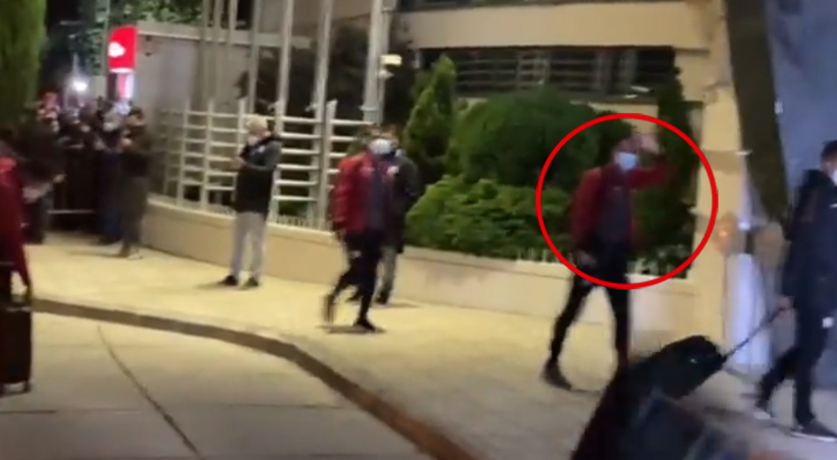 Peru vs. Bolivia: Fans 'go crazy' upon seeing Lapadula's arrival in La Paz.