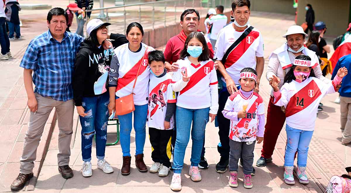 Somos locales: mira la llegada de la hinchada peruana al Hernando Siles para el Perú vs. Bolivia