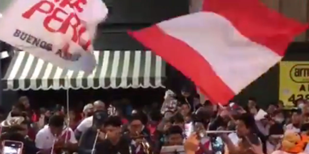 Perú vs. Argentina: Hinchas de la bicolor realizaron banderazo en Buenos Aires