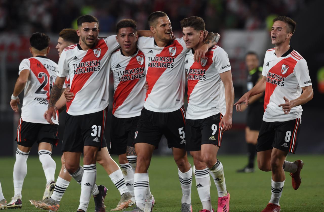 River solitario líder en la Superliga Argentina: goleo 3-0 a Argentinos Juniors