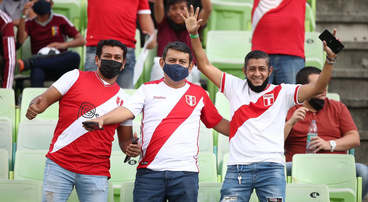 ¡Nunca solos! Hinchas de Perú se hicieron presente en el Estadio Olímpico de Caracas