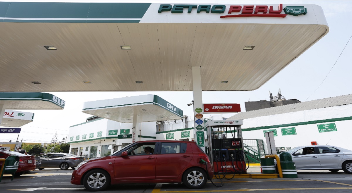 Petroperú anuncia reducción en precios de combustibles en Lima y Callao