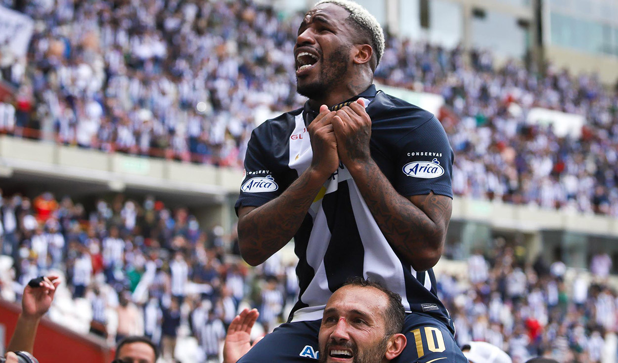 Alianza Lima took control of the Liga 1 after drawing 0-0 against Sporting Cristal.