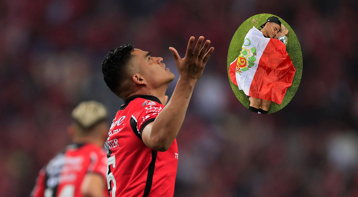 Anderson Santamaría 'duerme' con la copa de la Liga MX y la bandera de Perú