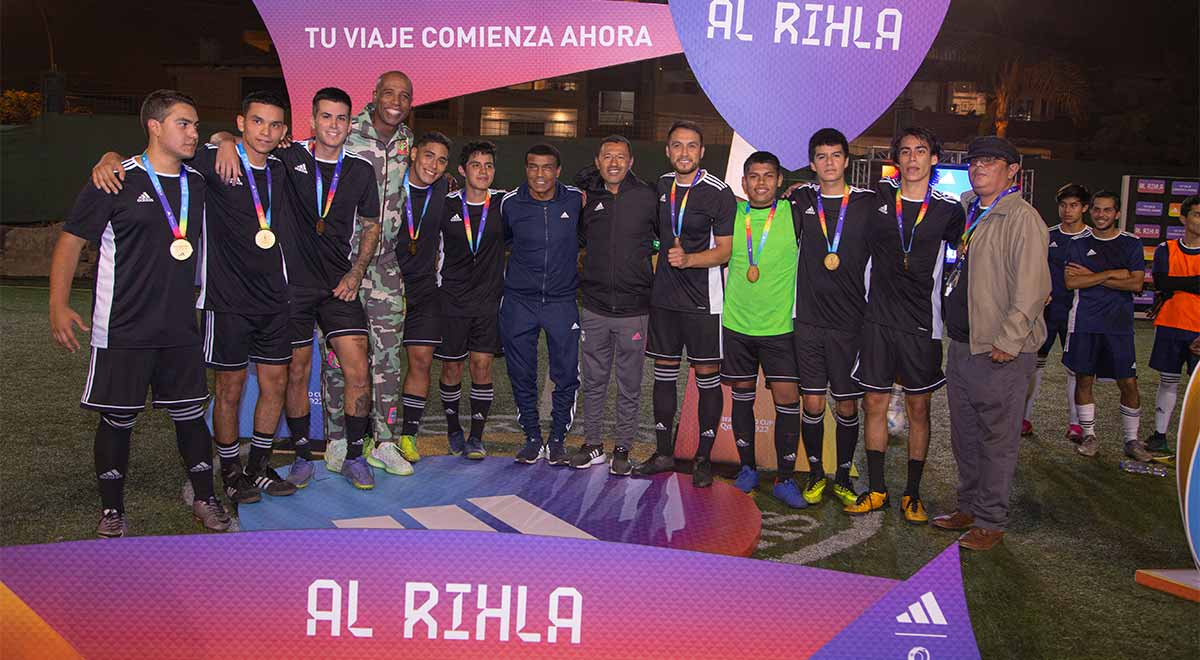 Cubillas, 'Chorri' Palacios y 'Cuto' Guadalupe presentaron la pelota Al Rihla del Mundial Qatar 2022