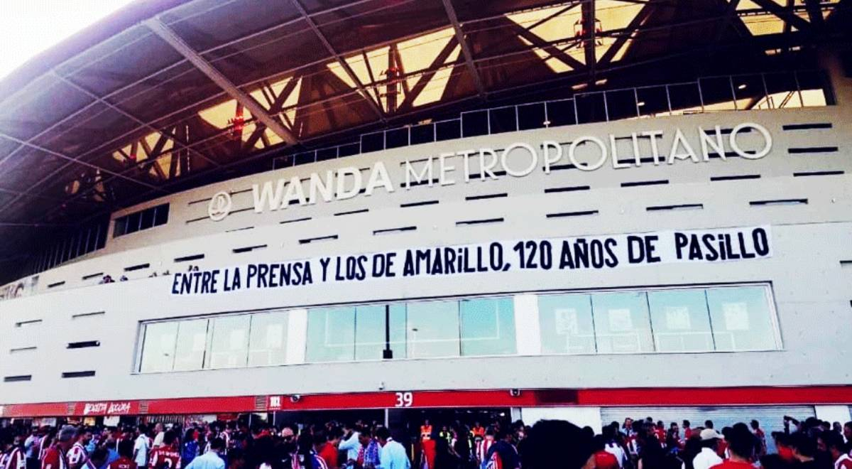 La polémica pancarta sobre el pasillo en el Real Madrid vs. Atlético Madrid