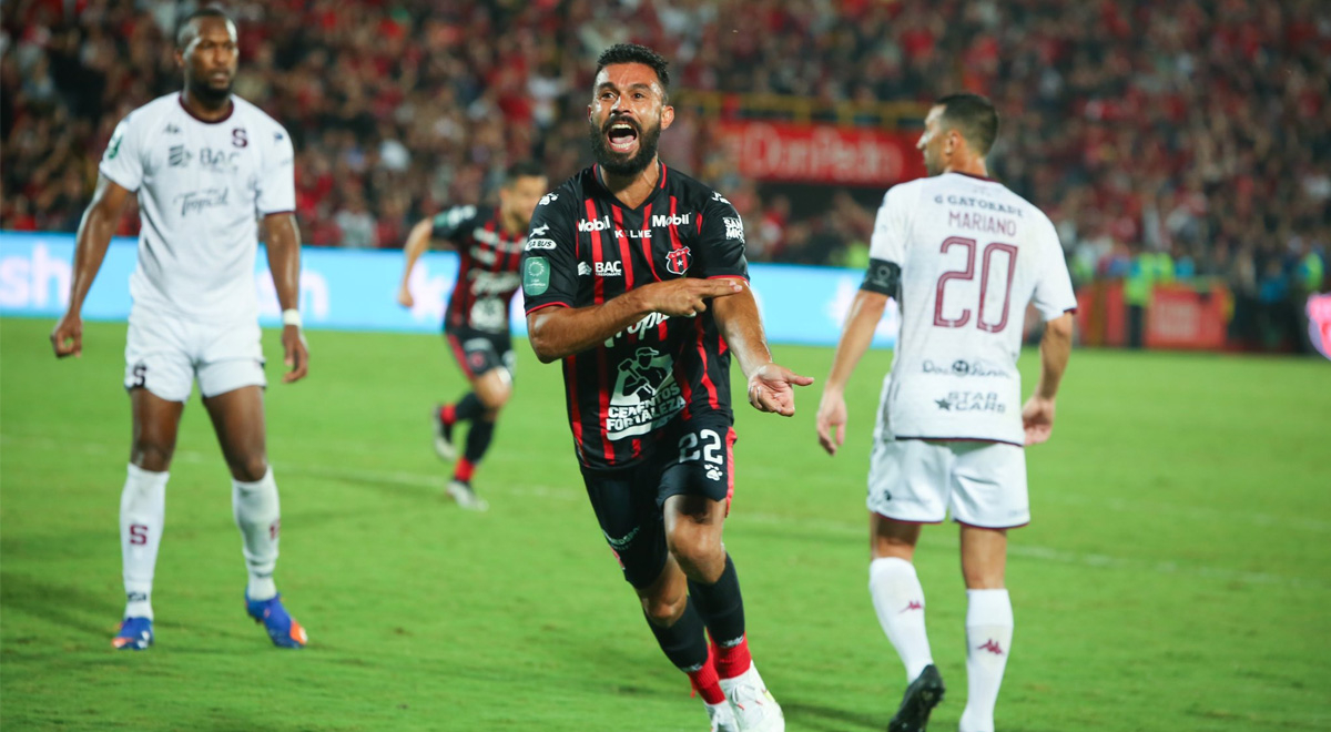 To the final! Alajuelense defeated Saprissa 3-1 for the Promerica League.