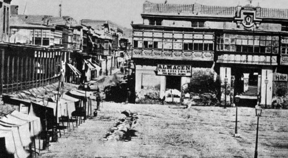 ¡Máquina del tiempo! Mira esta foto de cómo se veía la Plaza de Armas en el año 1860
