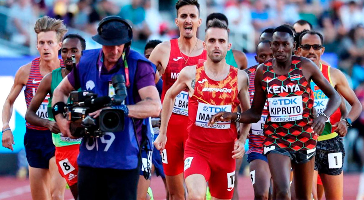 ¡A la carrera! Camarógrafo se volvió un 'obstáculo' en pleno Mundial de Atletismo