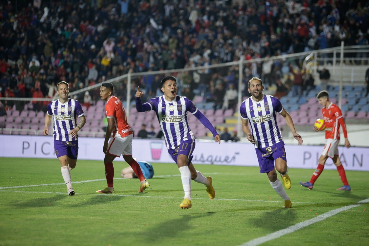 Alianza Lima venció 2-0 a Cienciano y sigue soñando con el Torneo Clausura