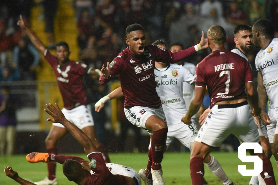 Herediano no pudo contra Saprissa y perdió la final de ida del fútbol costarricense
