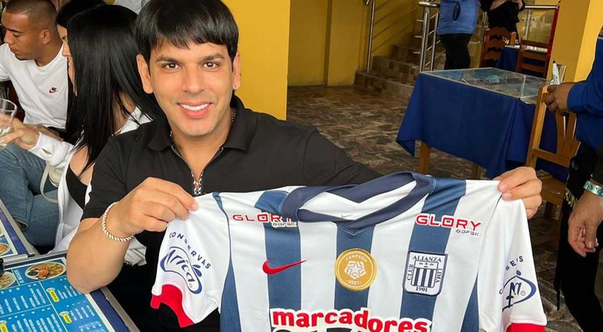 Tito El Bambino se deja ver con la camiseta de Alianza Lima y fanáticos enloquecen