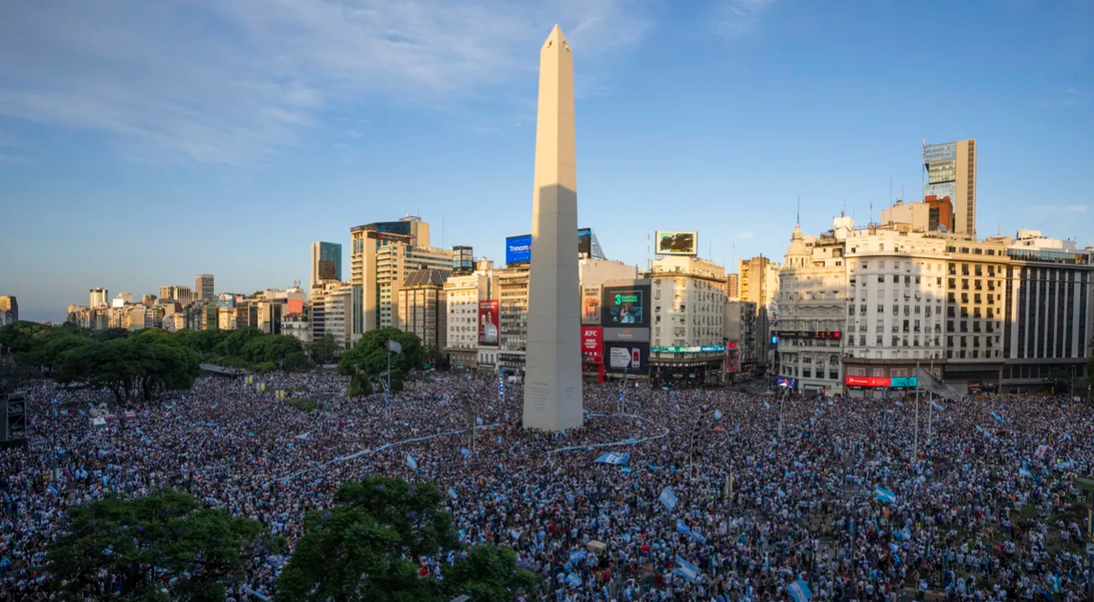 ¿Por qué los argentinos salen a celebrar en el Obelisco? El monumento que se volvió cábala