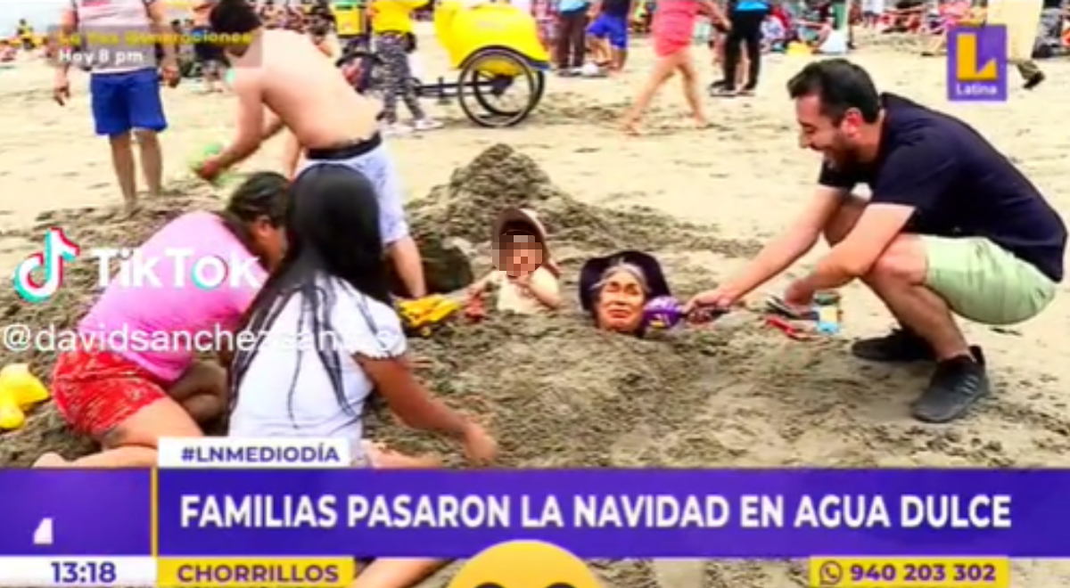 Señora es enterrada en la arena de playa Agua Dulce y teme que venga una ola y se ahogue