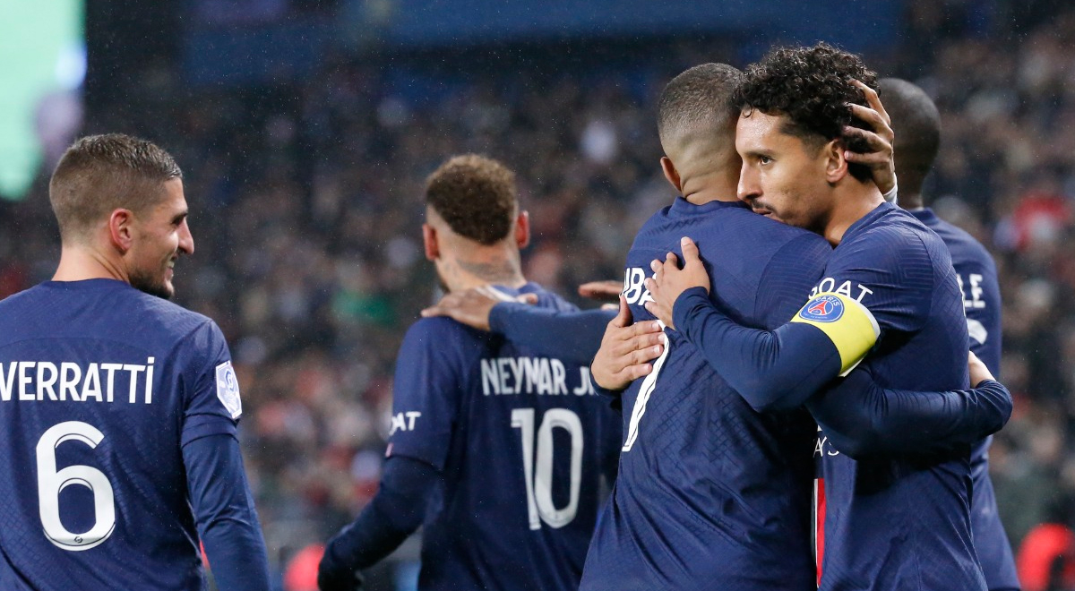 PSG venció 2-1 a Estrasburgo con gol de Mbappé en el último minuto por la Ligue 1