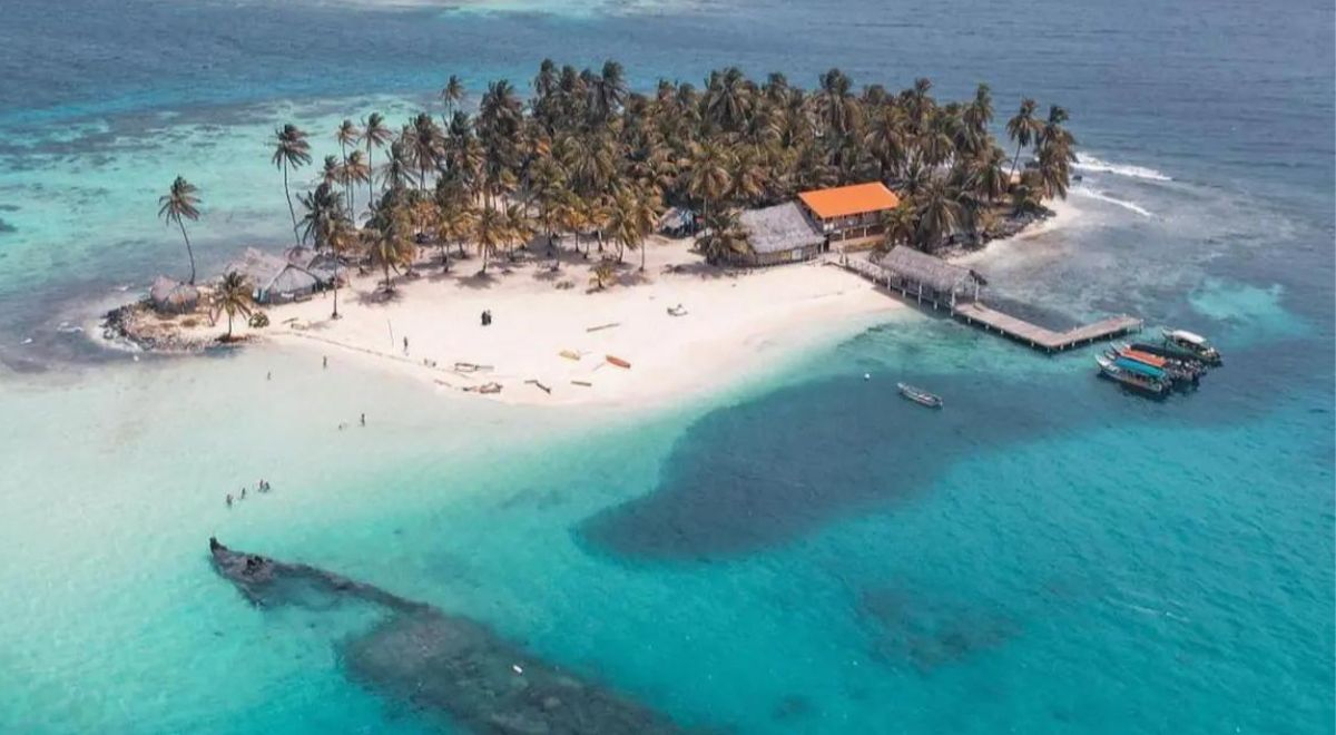 El Airbnb que está en medio del Caribe, cuesta menos de 70 dólares y tiene un barco hundido