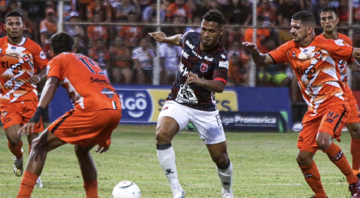 Puntarenas dio el golpe en la Liga Promerica y venció por 1-0 a Alajuelense