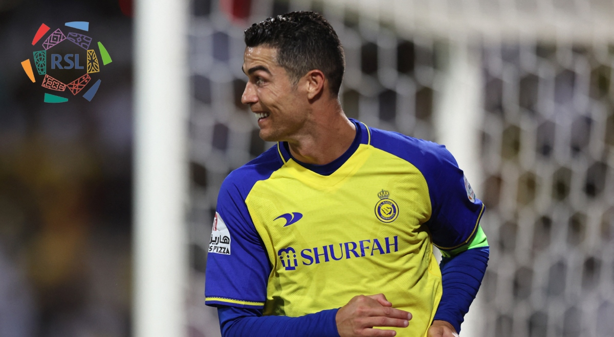 Cristiano Ronaldo presume muy feliz premio al mejor jugador de la Liga Árabe