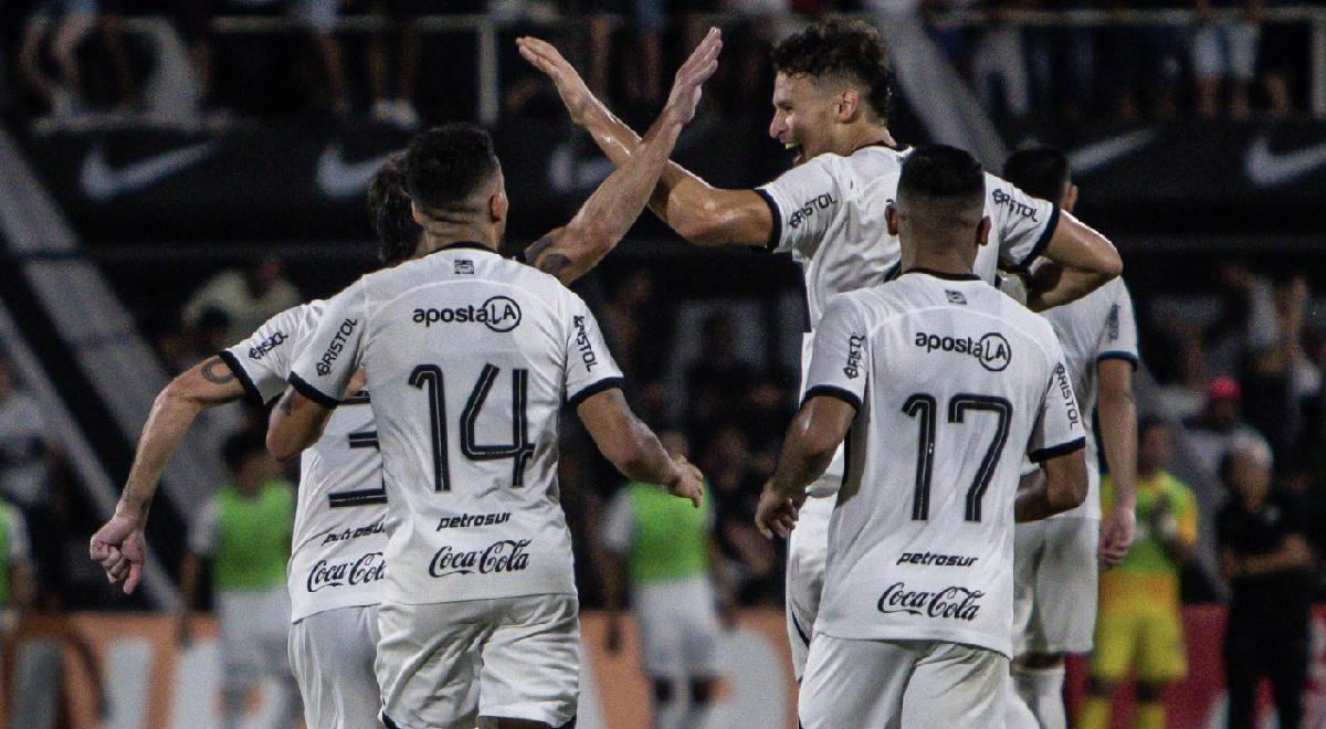 Olimpia y Cerro Porteño igualaron 2-2 en el clásico paraguayo