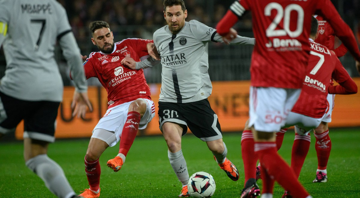 Con gol de Mbappé, PSG venció 2-1 a Brest y se sigue manteniendo en la punta de la Ligue 1