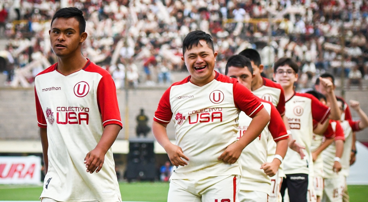 Universitario y su afectuoso saludo por el día mundial del Síndrome de Down