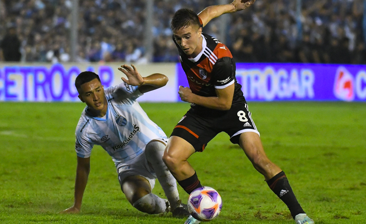 River Plate rescued a 1-1 draw against Atlético Tucumán in the Professional League.