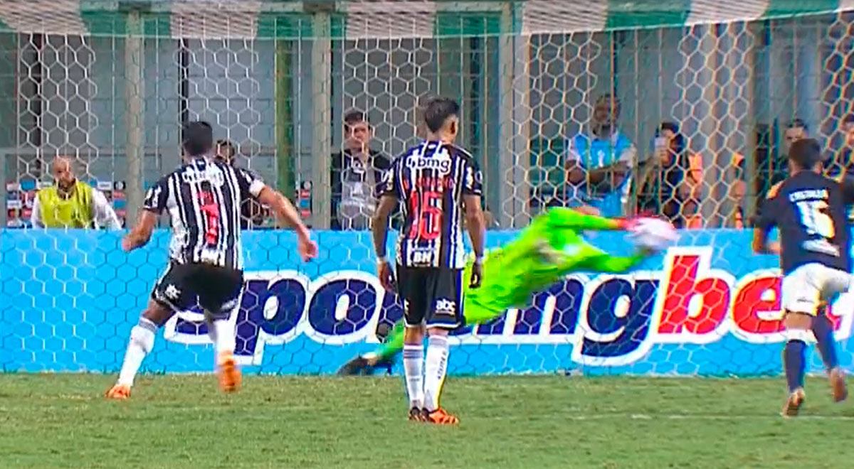 ¡Héroe blanquiazul! Ángelo Campos le atajó un penal a Hulk y evitó el 1-0 de Mineiro