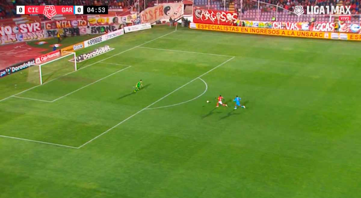 Alberto Quintero y la insólita ocasión de gol que falló en el arco de Deportivo Garcilaso