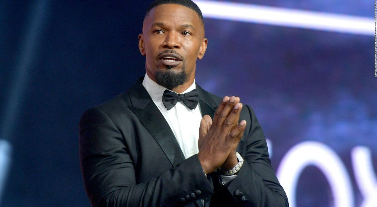 What has happened to Jamie Foxx and why are his family members preparing for the worst?
