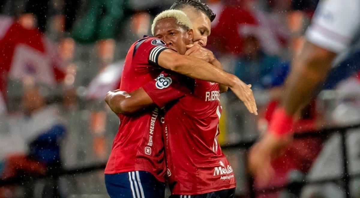 Medellín remontó 2-1 a Nacional y es nuevo líder de su grupo en la Copa Libertadores