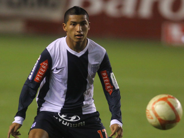 Declaran jugador libre a 'Churrito' Hinostroza y emigraría al fútbol alemán