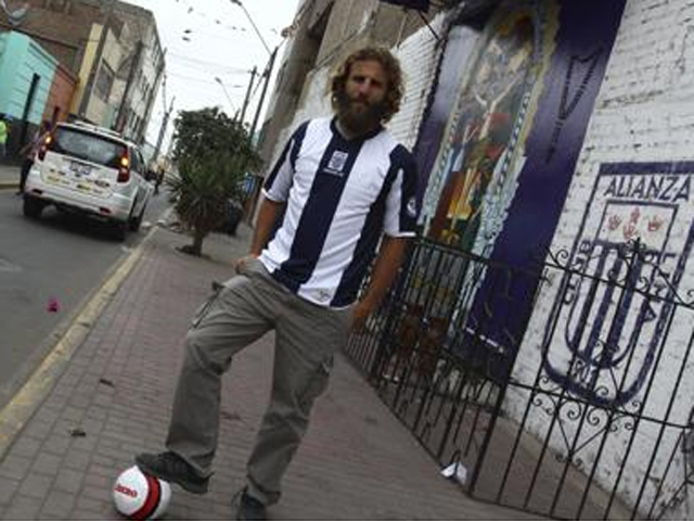 Juan Diego Gonzales Vigil fue agasajado por los bravos de Renovación y