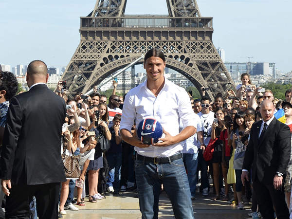 Zlatan Ibrahimovic: la Torre Eiffel le responde al artillero del PSG por  Twitter | VIDEO