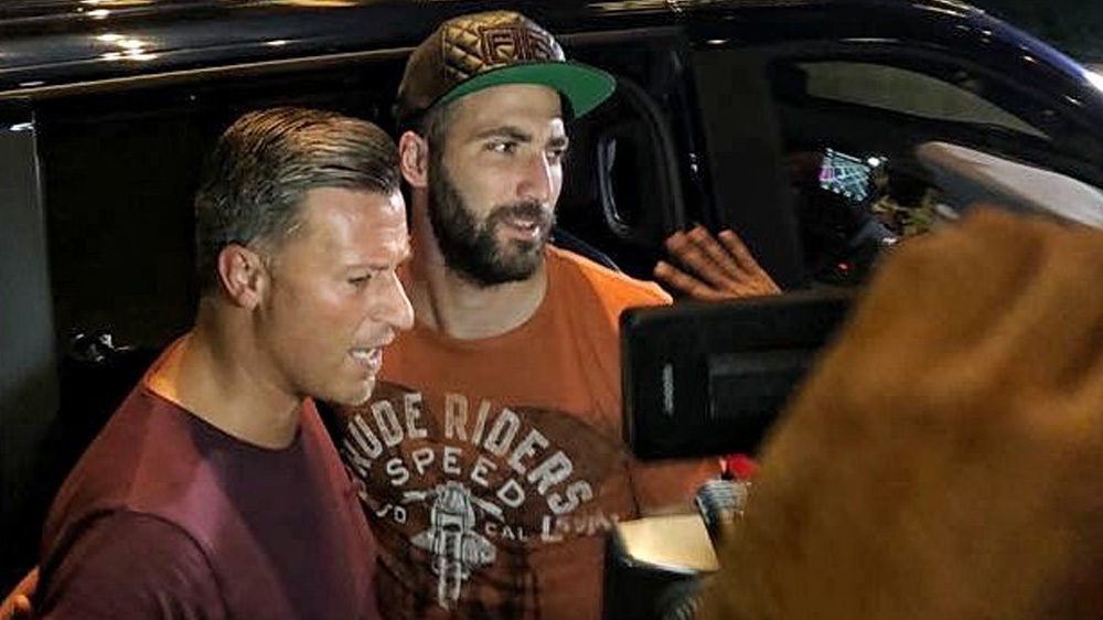 AC Milan: Gonzalo Higuaín fue recibido por una multitud de hinchas [VIDEO]