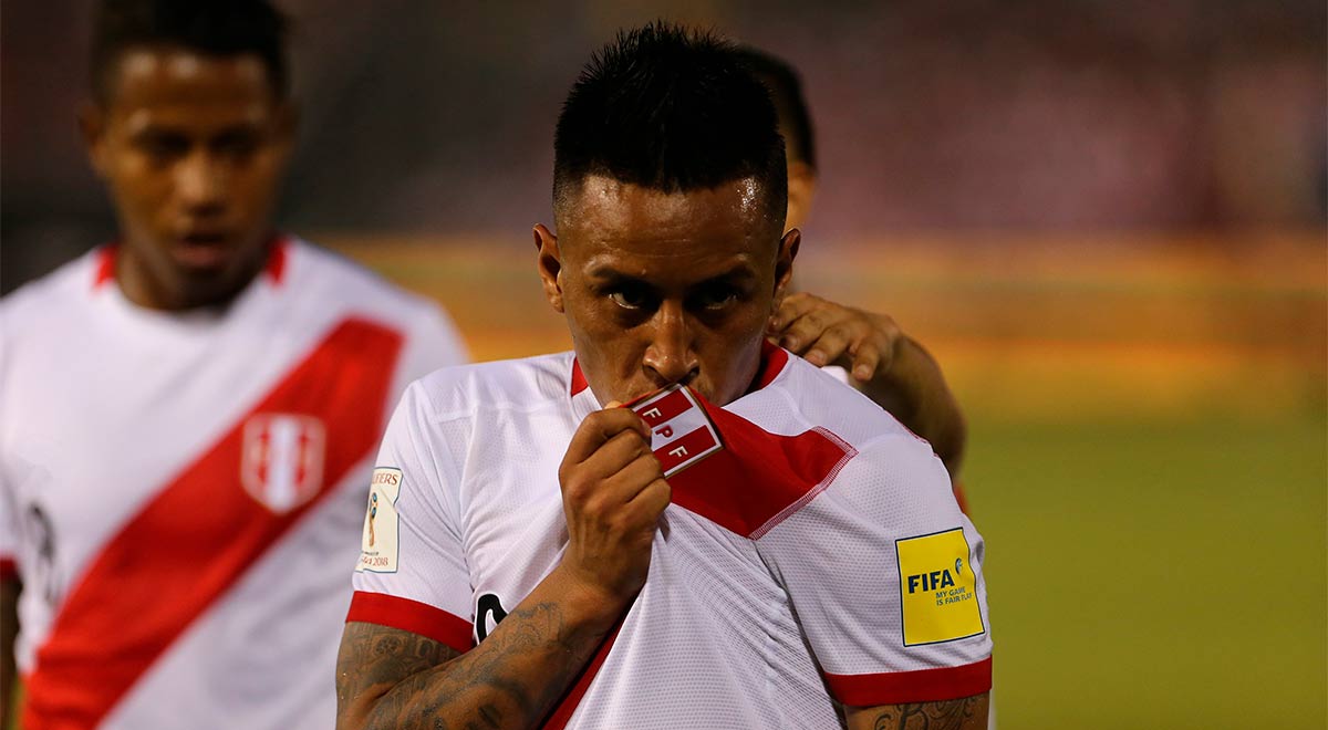 Umbro volvió a lazar un modelo de camiseta de la Selección Peruana ante gran