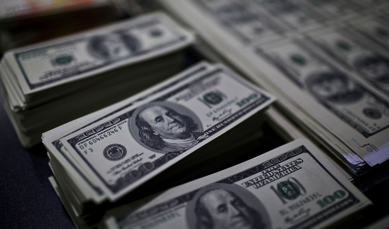 What is the buying and selling price of the dollar?