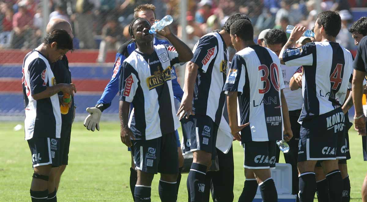 Perú: dos goles de un ex Boca dejan a Alianza Lima muy cerca del