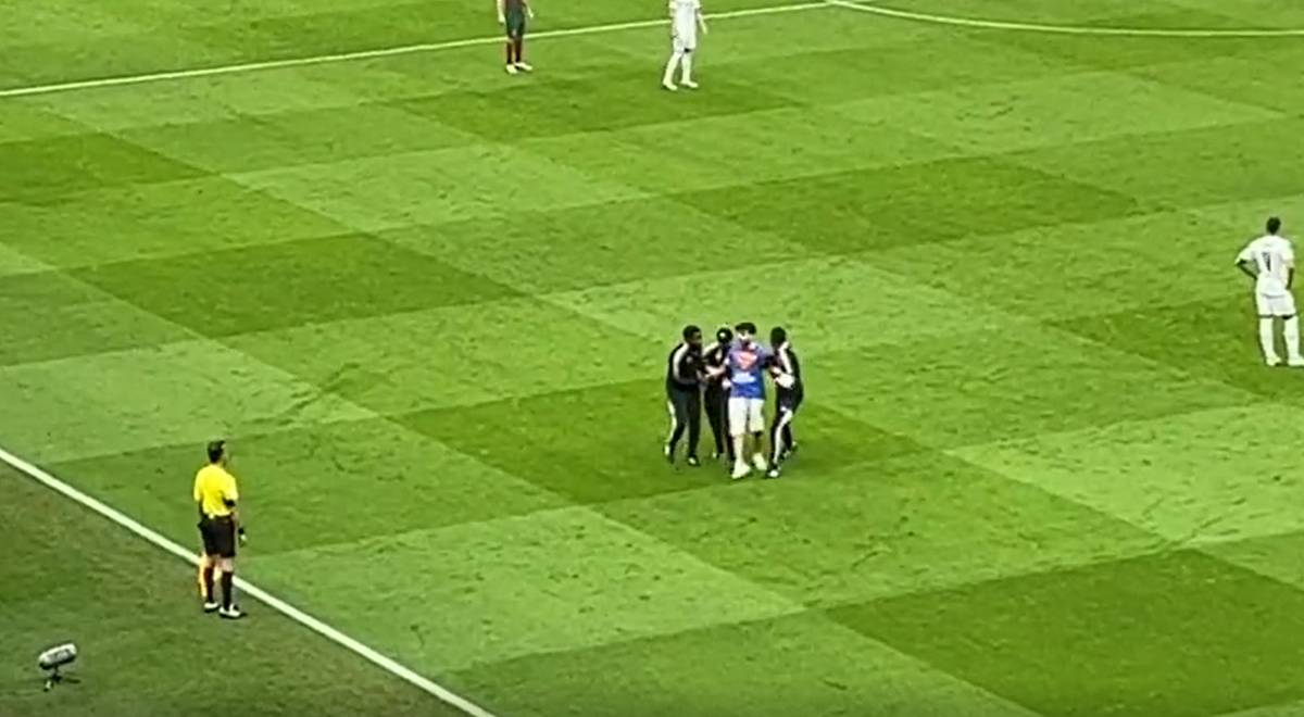 Hincha interrumpió el Portugal vs. Uruguay