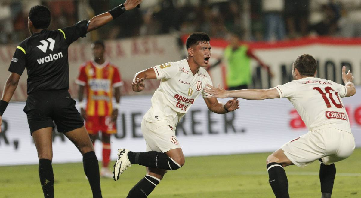 Williams Riveros of Universitario de Deportes during the Torneo